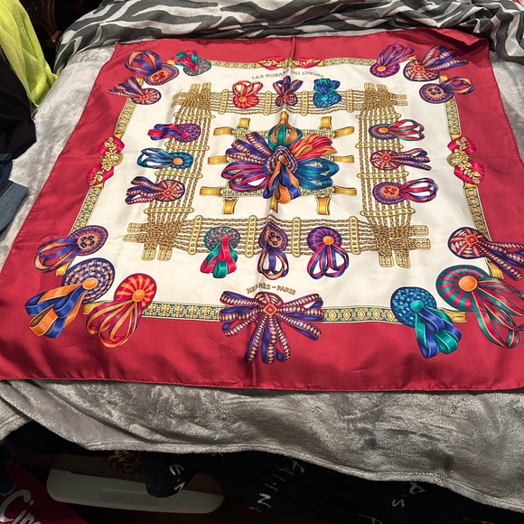 Hermes’ authentic vintage scarf - Picture 5 of 5